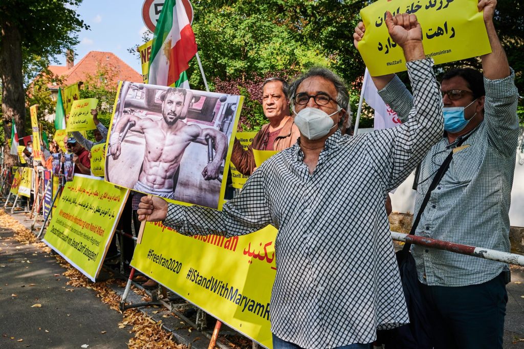 Fünf Jahre Hausarrest für Schwester von hingerichtetem Ringer im Iran