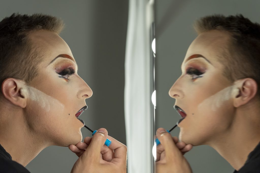 Odette Hella’Grand:  «Die Gesellschaft hat sich gegenüber der Drag-Kunst geöffnet»