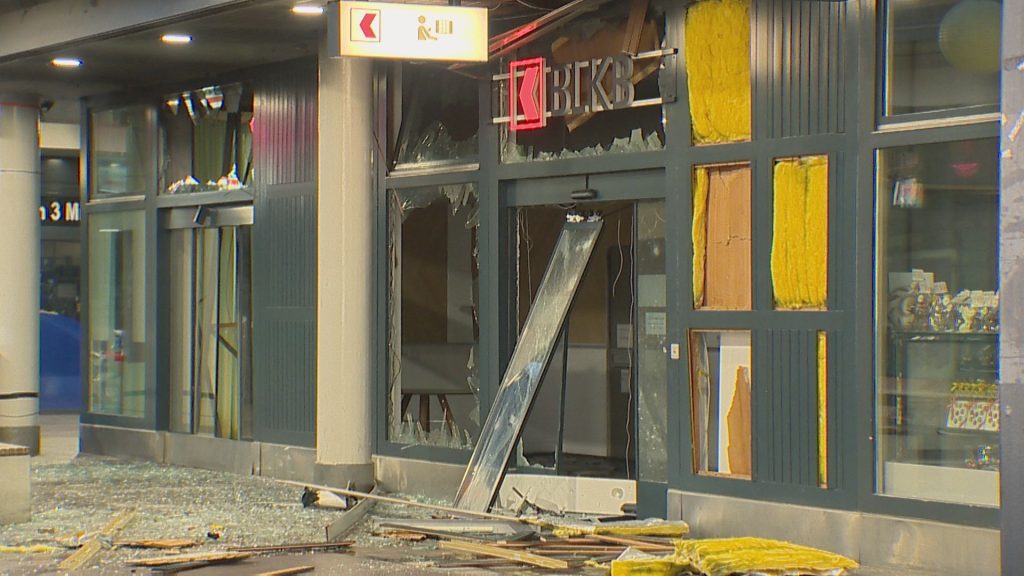 Zwei Bankomaten in Münchenstein gesprengt