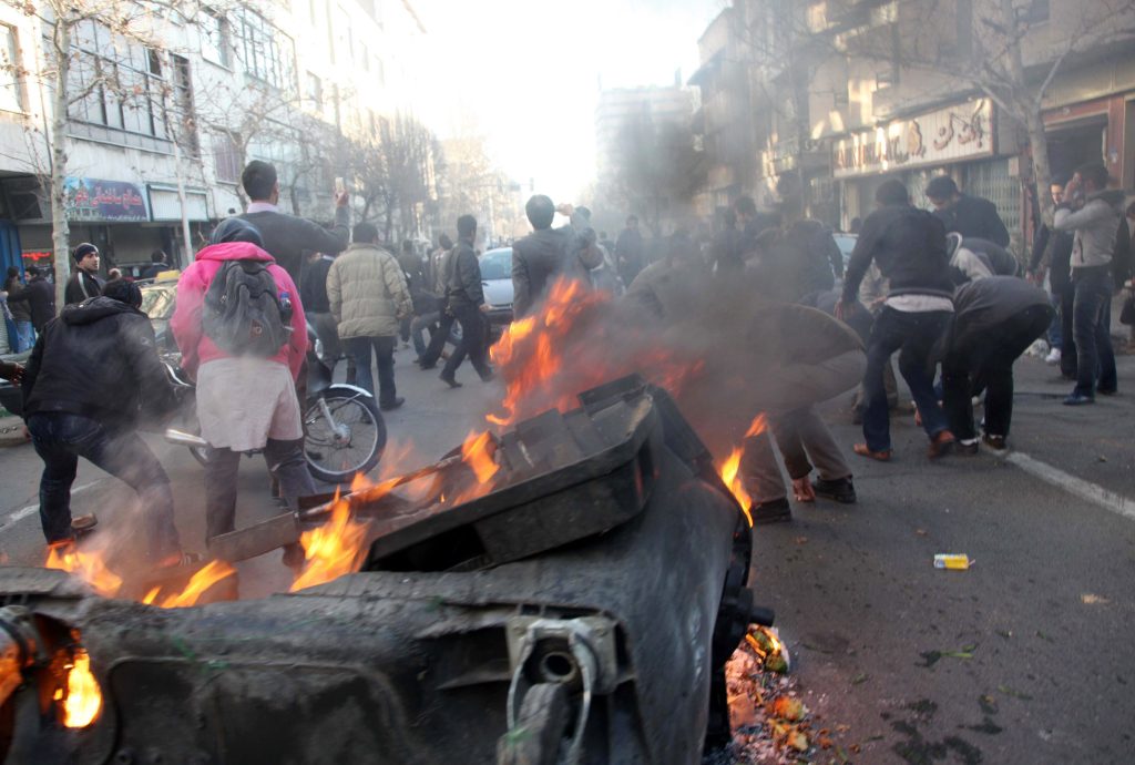 Haft statt Todesstrafe: Neue Urteile gegen Demonstranten im Iran