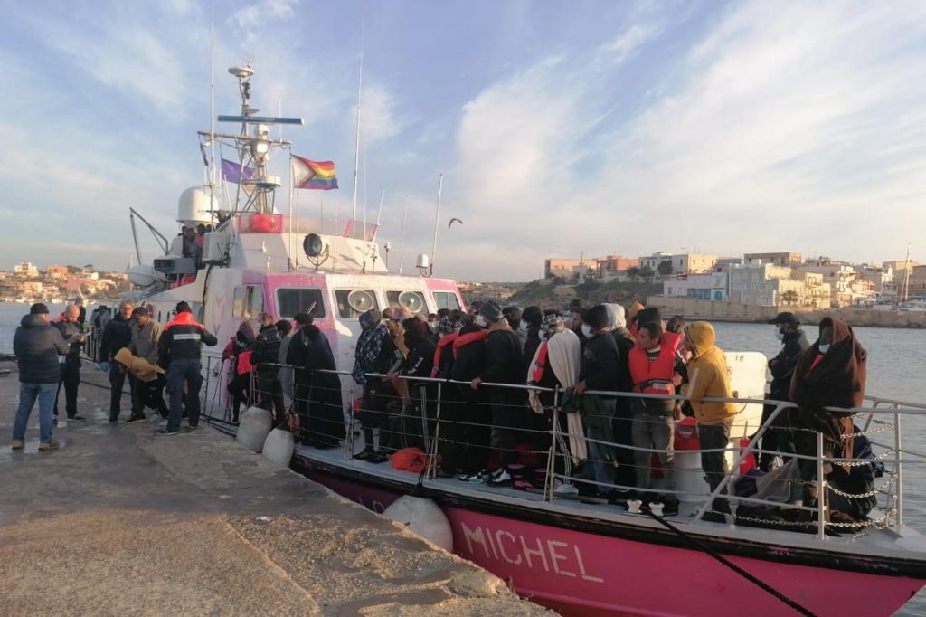 Über Tausend geflüchtete Menschen auf Lampedusa angekommen
