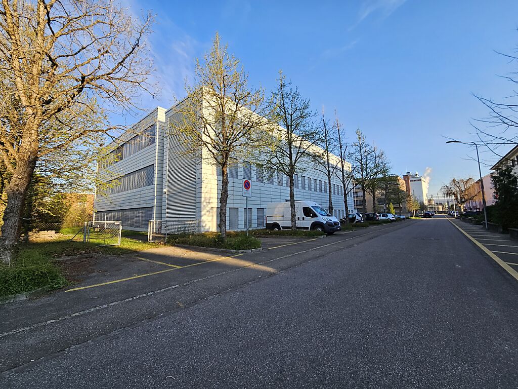 Vom Coop-Laborgebäude zur temporären Asylunterkunft