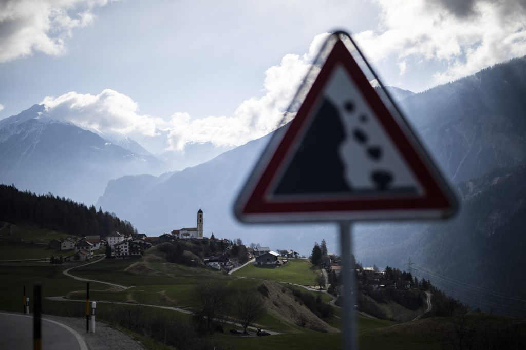 Bündner Bergdorf Brienz muss wegen Felssturz-Gefahr evakuiert werden