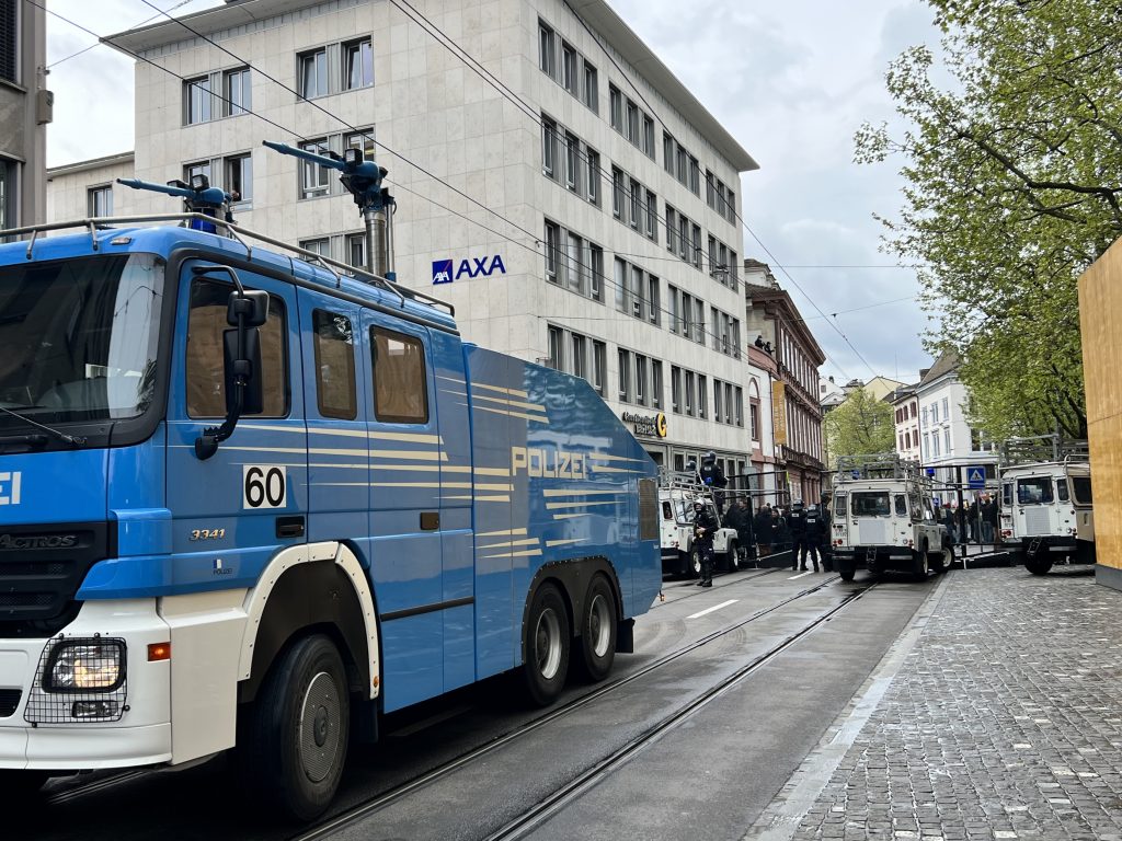 In Basel dreht sich alles im Kreis – ohne stringente Linien herrscht Chaos