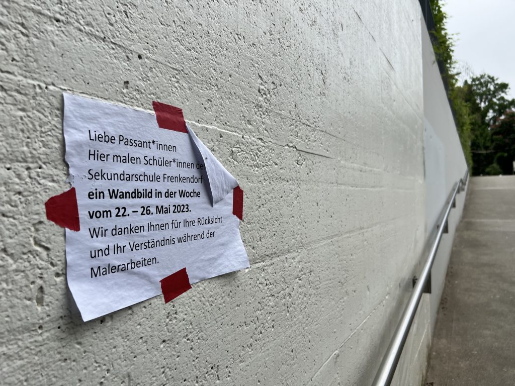 Weg mit dem ganzen Grau: Jugendliche lassen Unterführung in Farbe erstrahlen