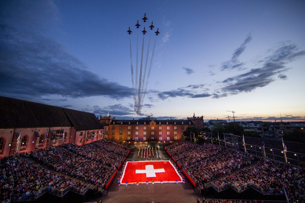 Patrouille Suisse sagt Flugvorführung ab – Auftritt am Basel Tattoo auf der Kippe