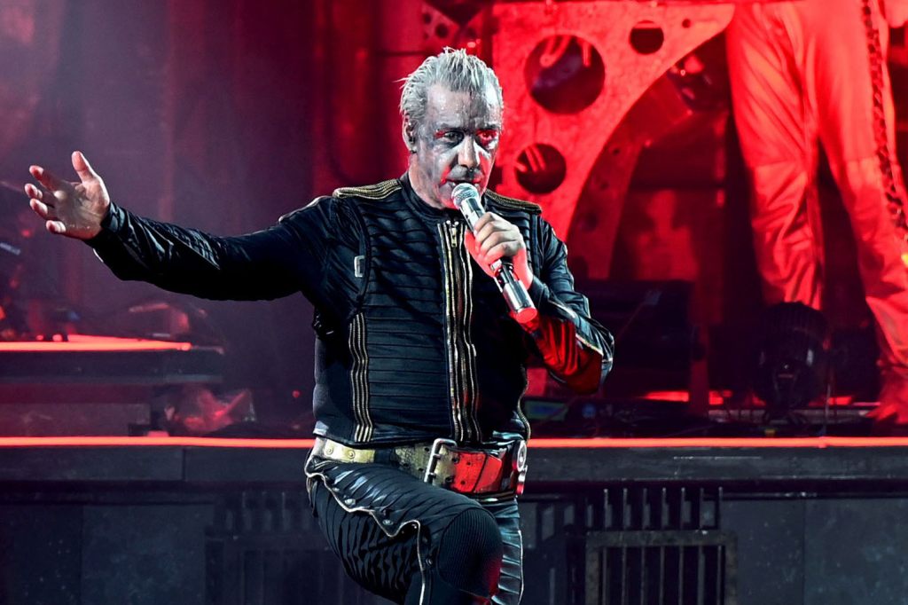 Till Lindemann lässt Vorwürfe zurückweisen