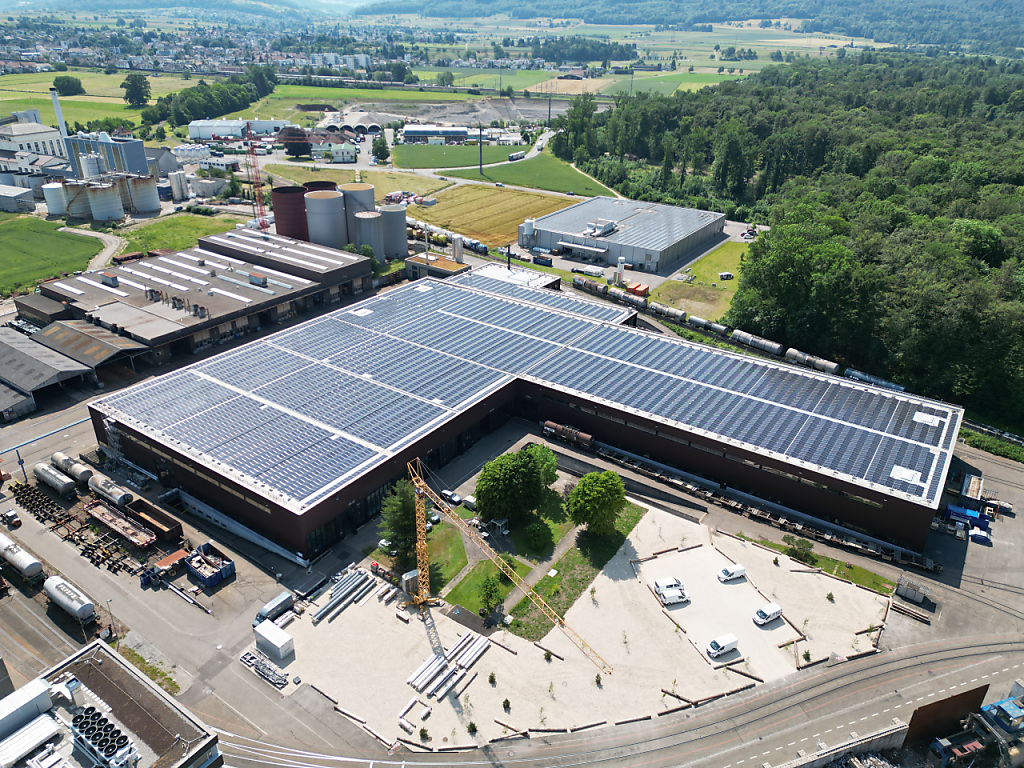 Solarkraftwerk auf Industriedach in Rheinfelden