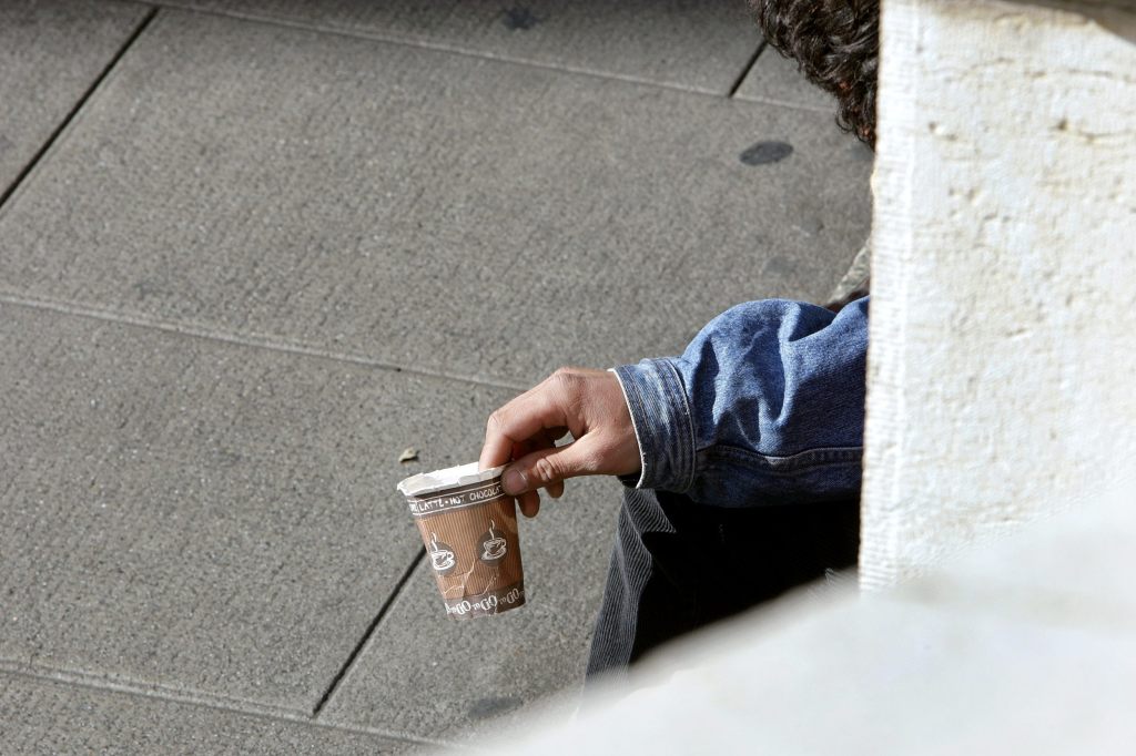 Bettelnde ohne gültige Aufenthaltsbewilligung müssen Schweiz verlassen