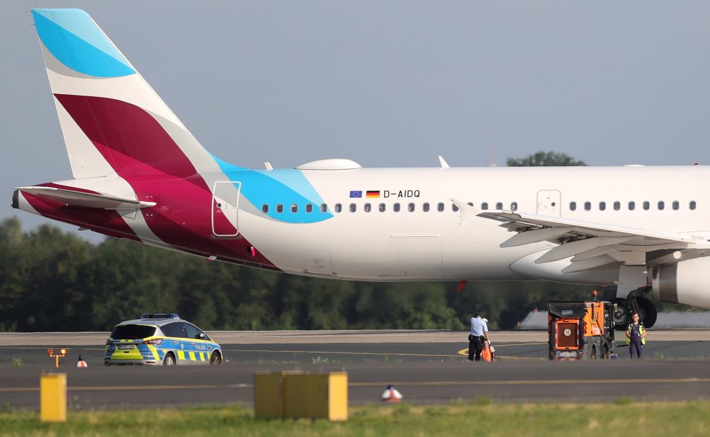 Nach Blockade in Düsseldorf: Airlines prüfen Klagen gegen Klimaaktivisten