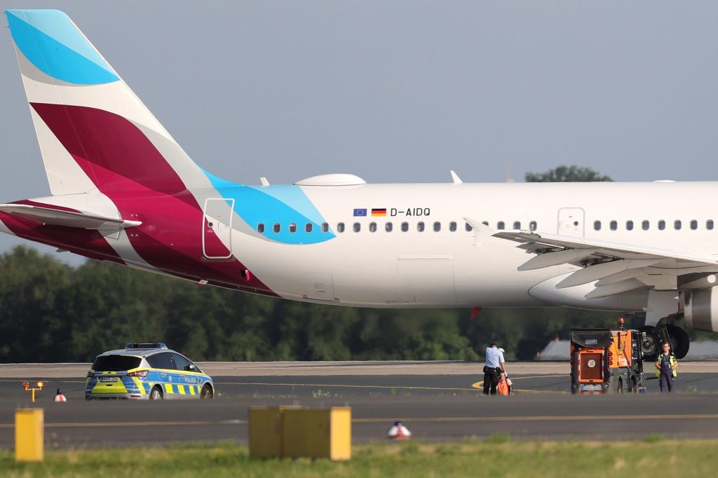 Nach Blockade in Düsseldorf: Airlines prüfen Klagen gegen Klimaaktivisten