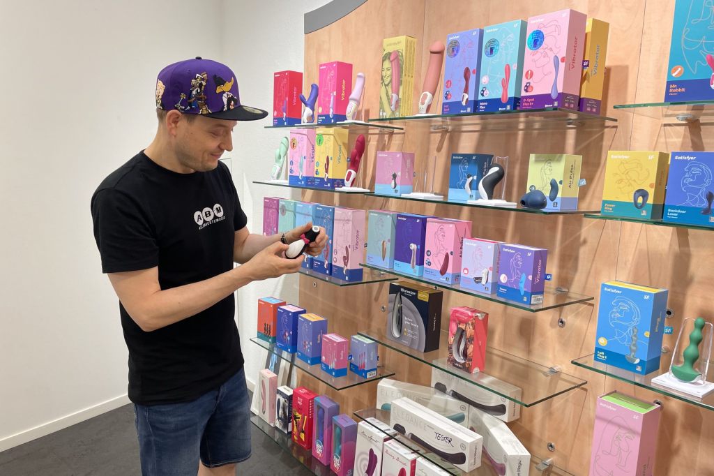 Vom Schmuddelparadies zur Sextoy-Boutique: «Marty’s Peepstore» eröffnet an neuem Standort