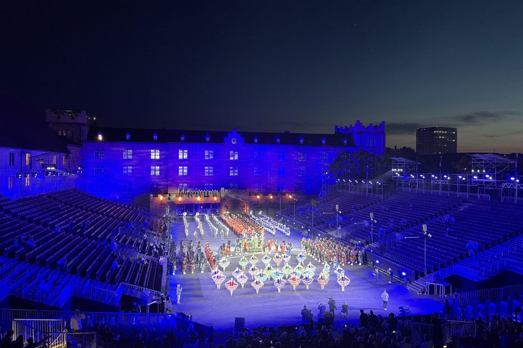 Omanisches «Vogellisi» und modernes Rekrutenspiel: So lief die Tattoo-Hauptprobe