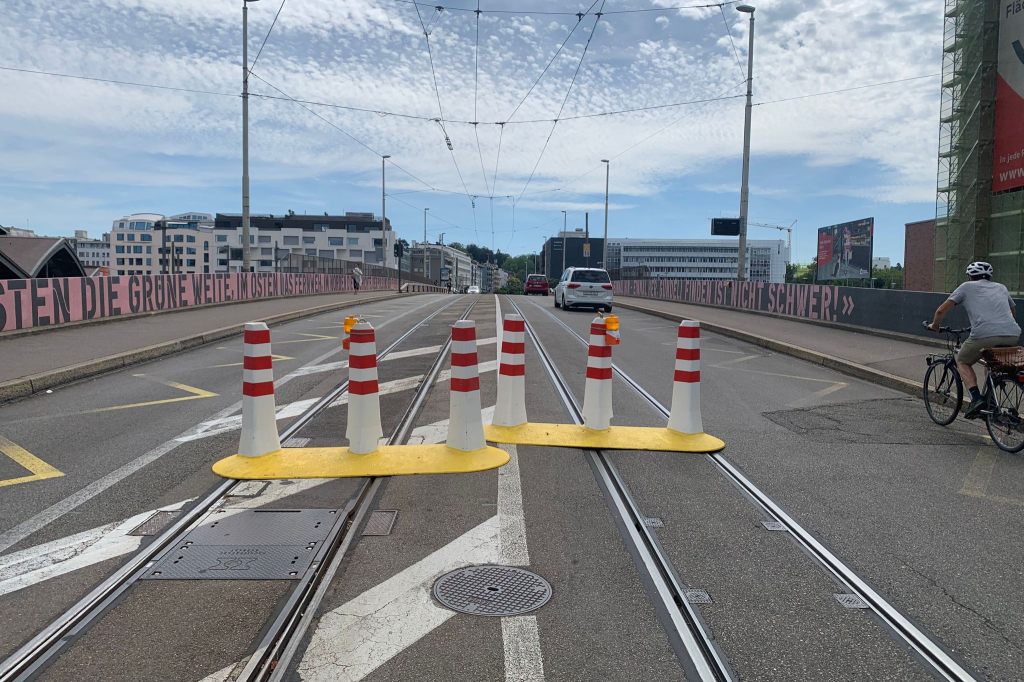 Poller an der Margarethenbrücke: Jetzt wird der Übergang gesperrt