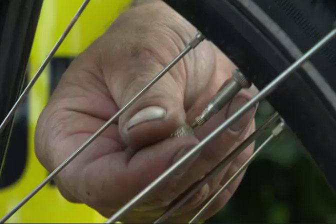 Leere Veloschläuche adieu: Allschwil geht die Luft nicht mehr so schnell aus