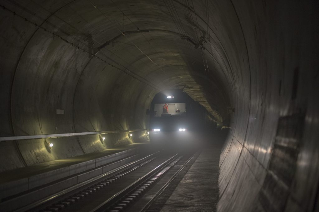 Erste Güterzüge fahren wieder durch den Gotthard