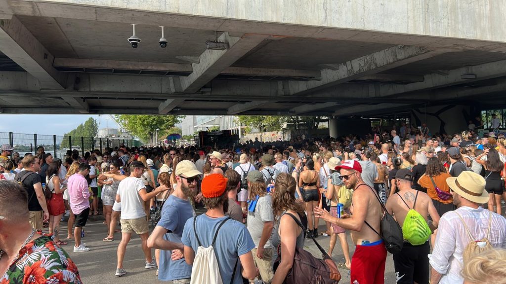 Harte Bässe in brütender Hitze am «Beat on the Street»
