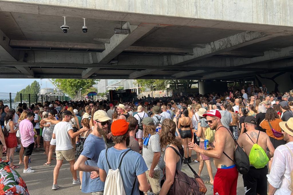 Harte Bässe in brütender Hitze am «Beat on the Street»