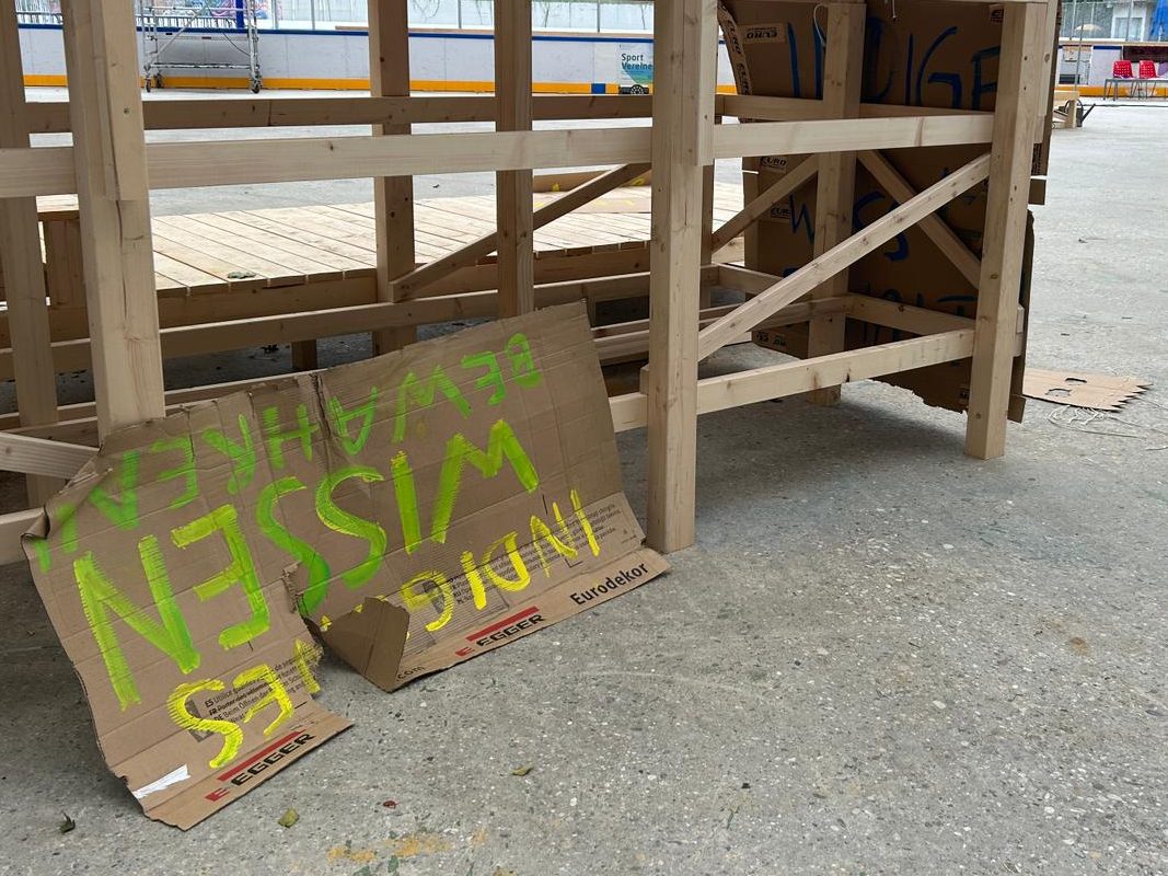 Kunsteisbahn Margarethen wird für "Wir Monaden" zur Megabühne