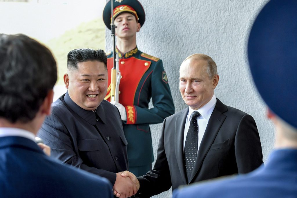 Kim Jong Un könnte Putin bald Waffen liefern