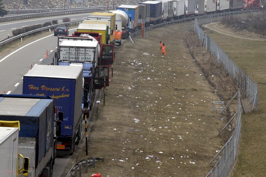 Auf den Autobahnen landet immer mehr Abfall