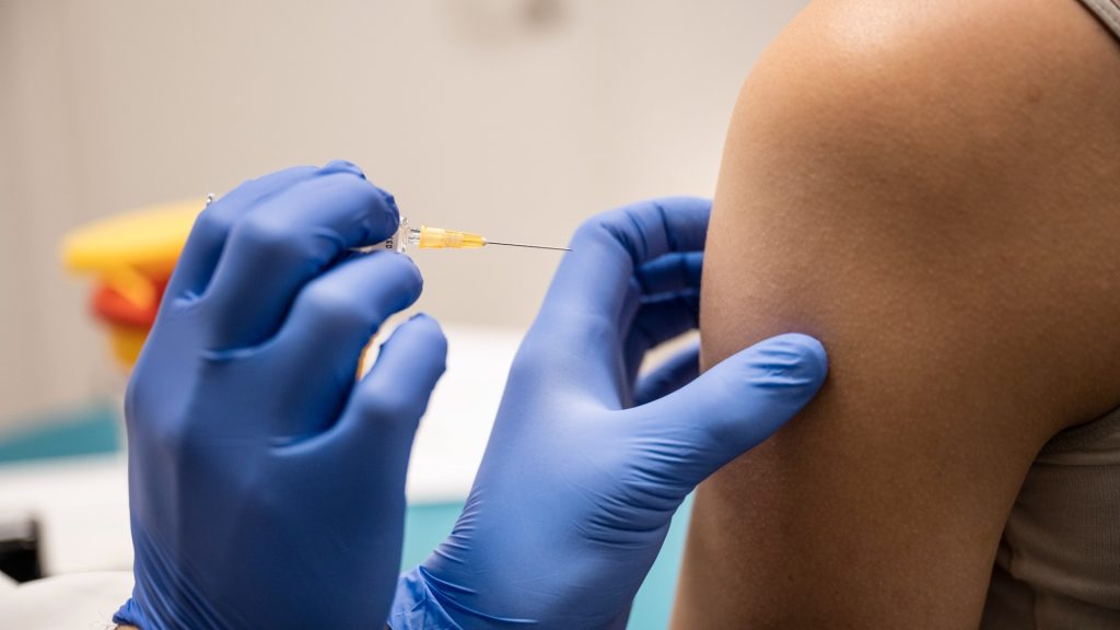 Bund empfiehlt besonders gefährdeten Personen die Corona-Impfung im Herbst