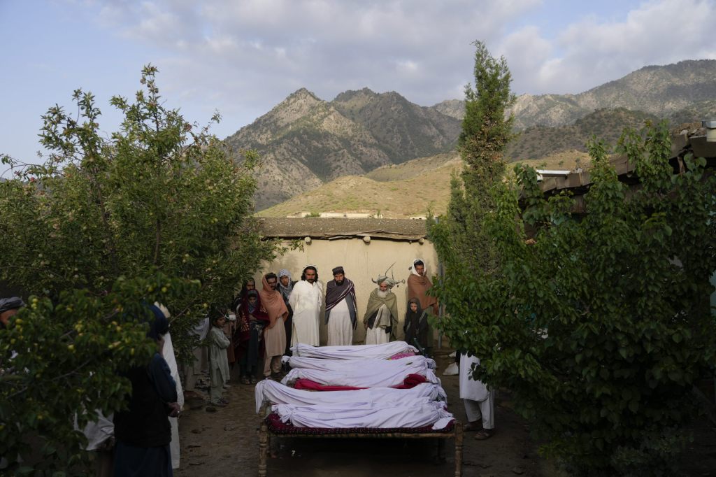 Zahl der Todesopfer in Afghanistan steigt auf 2’000