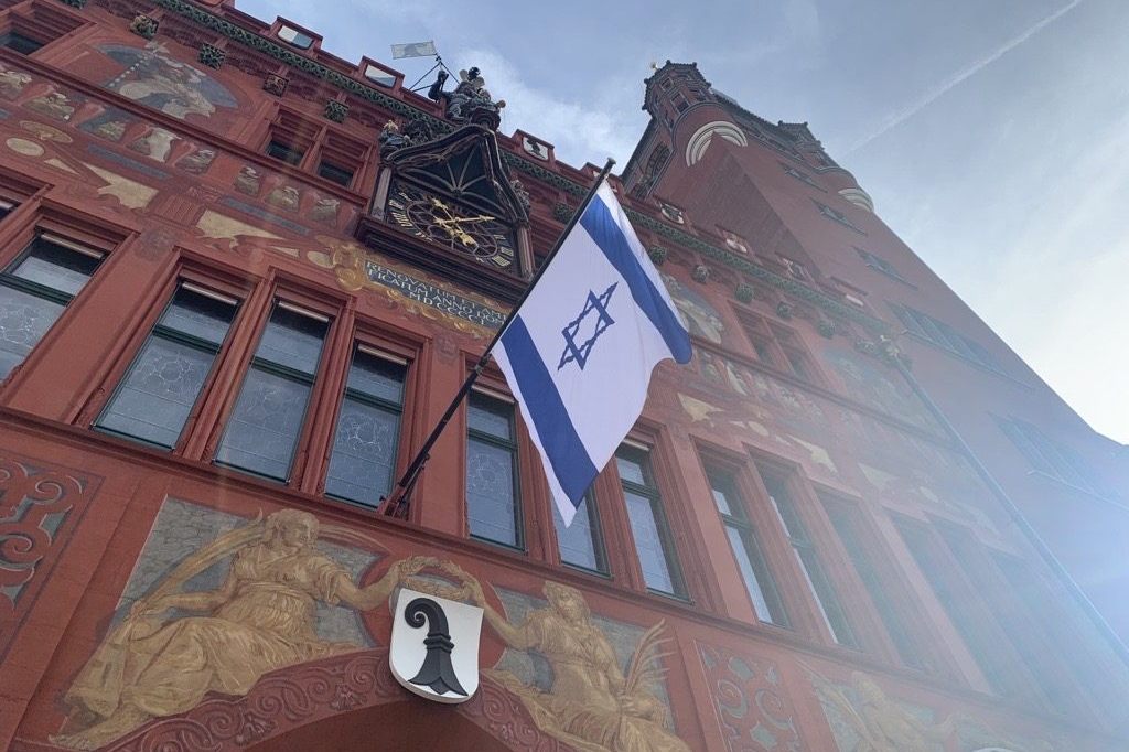Jetzt doch: Basler Regierung hisst Israel-Flagge am Rathaus