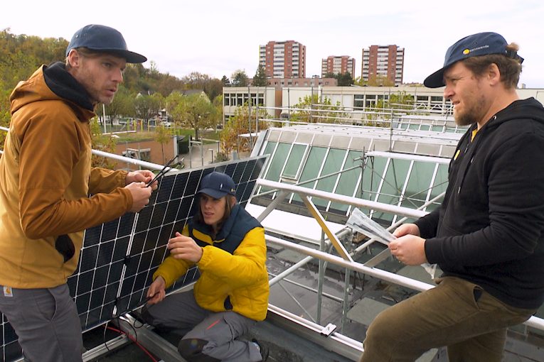 Auf den Dächern der Region: So dringend braucht es Solarinstallateure
