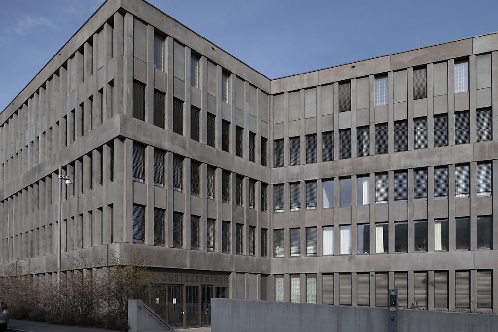 25-jähriger Sohn gesteht Tötungsdelikt an seinem Vater in Lampenberg