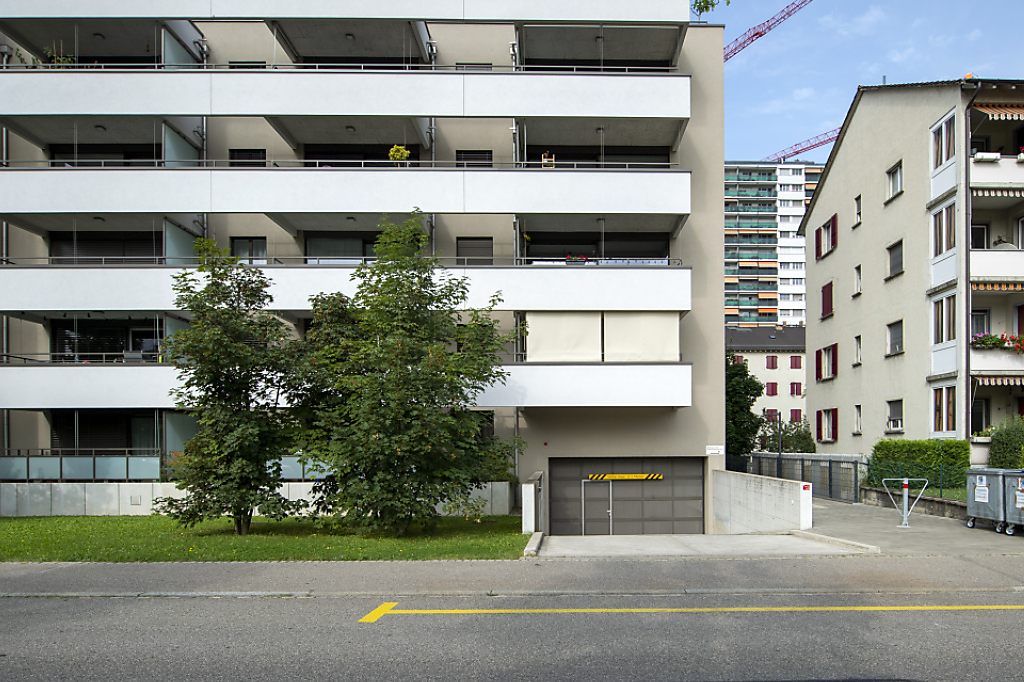 Kanton finanziert Ausbau von Velo- und Sharing-Parkplätzen auf Hochhausareal