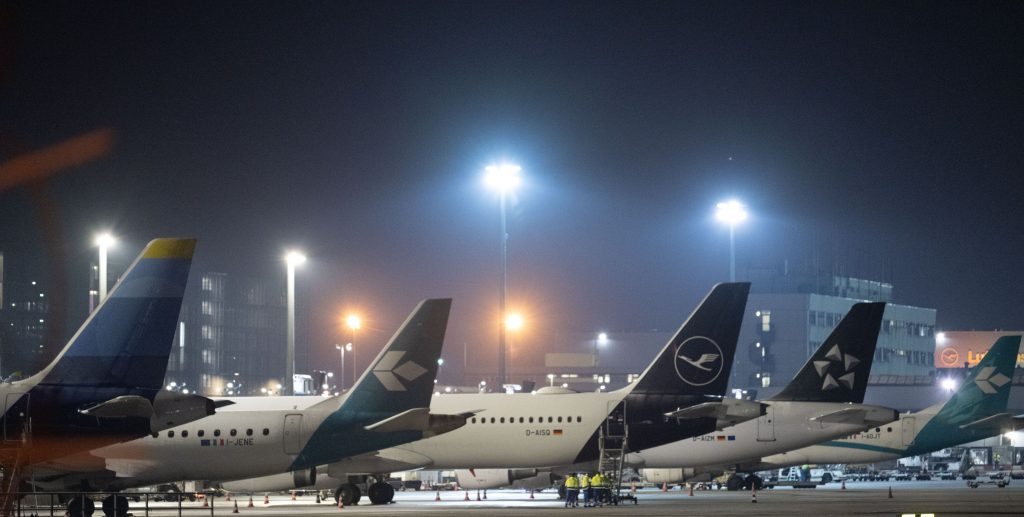 Einige Flugzeuge starten wieder vom Frankfurter Flughafen