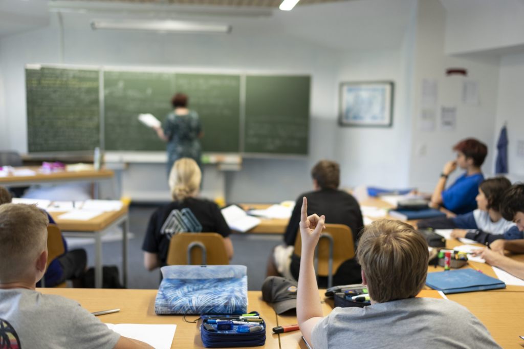 Lehrer überschätzen Jungen in Mathe und Mädchen in Sprache