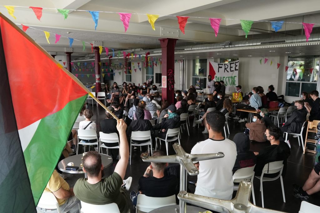 Besetzung der Universität Bern geht ohne Gewalt zu Ende