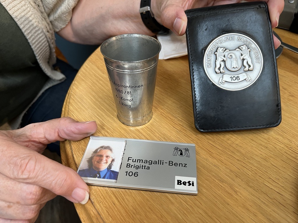 Basels bekannteste Polizistin «Mamafuma» kehrt aus der Pension zurück