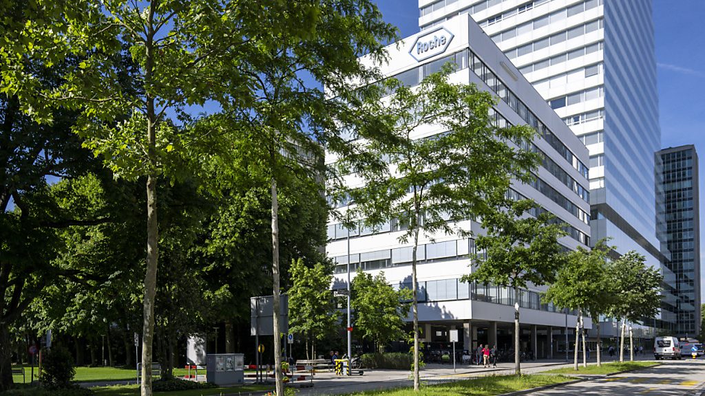 80 neue Bäume an der Grenzacherstrasse gepflanzt
