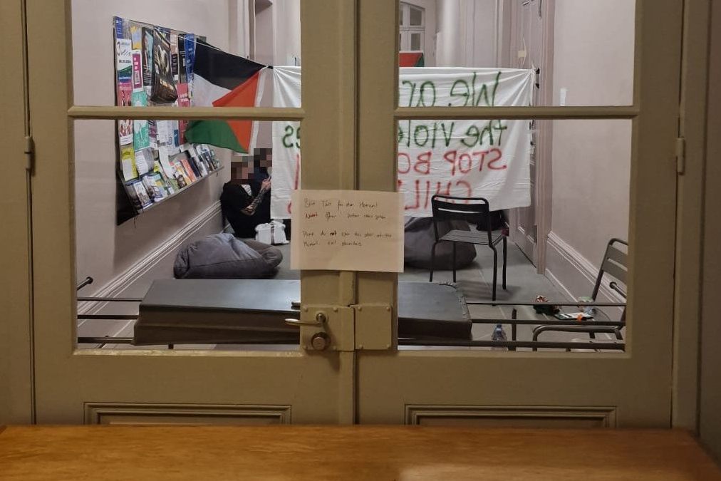 Uni Basel verlangt Ende der Besetzung bis Dienstagabend