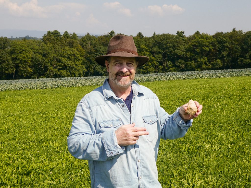 Ein verrückter Fund! Ehrenamtlicher Mitarbeiter findet 45'000-jährigen Faustkeil