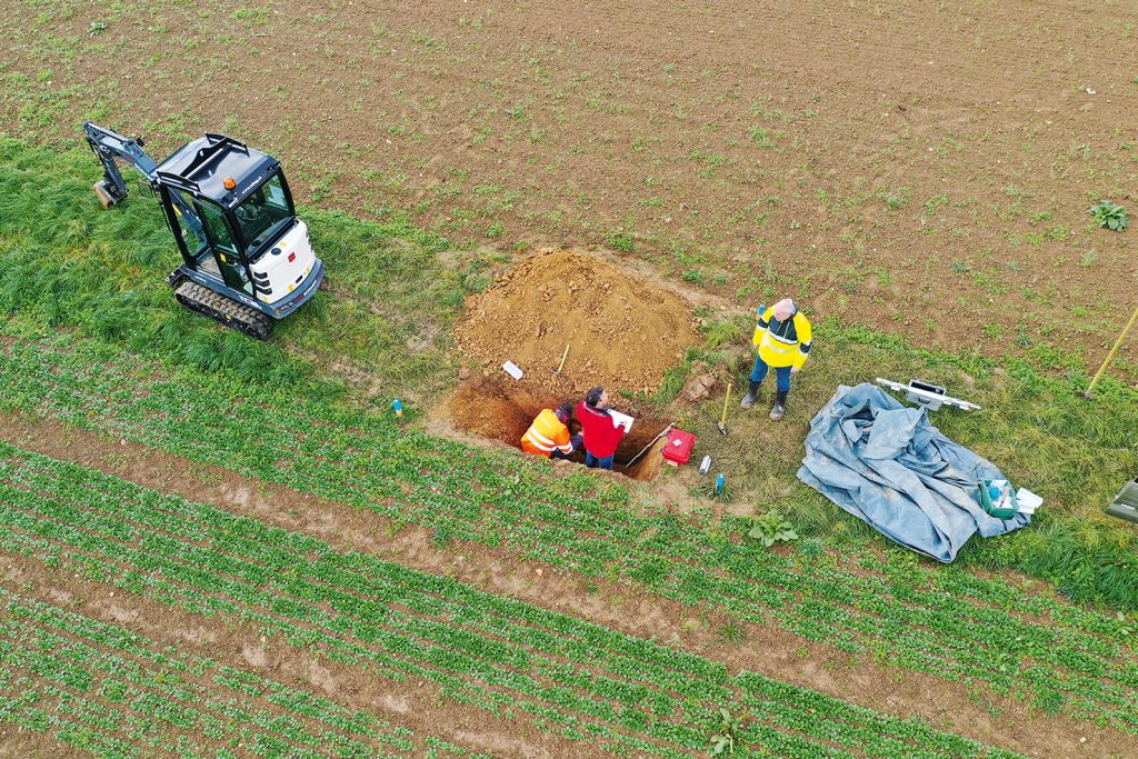 Ein verrückter Fund! Ehrenamtlicher Mitarbeiter findet 45'000-jährigen Faustkeil
