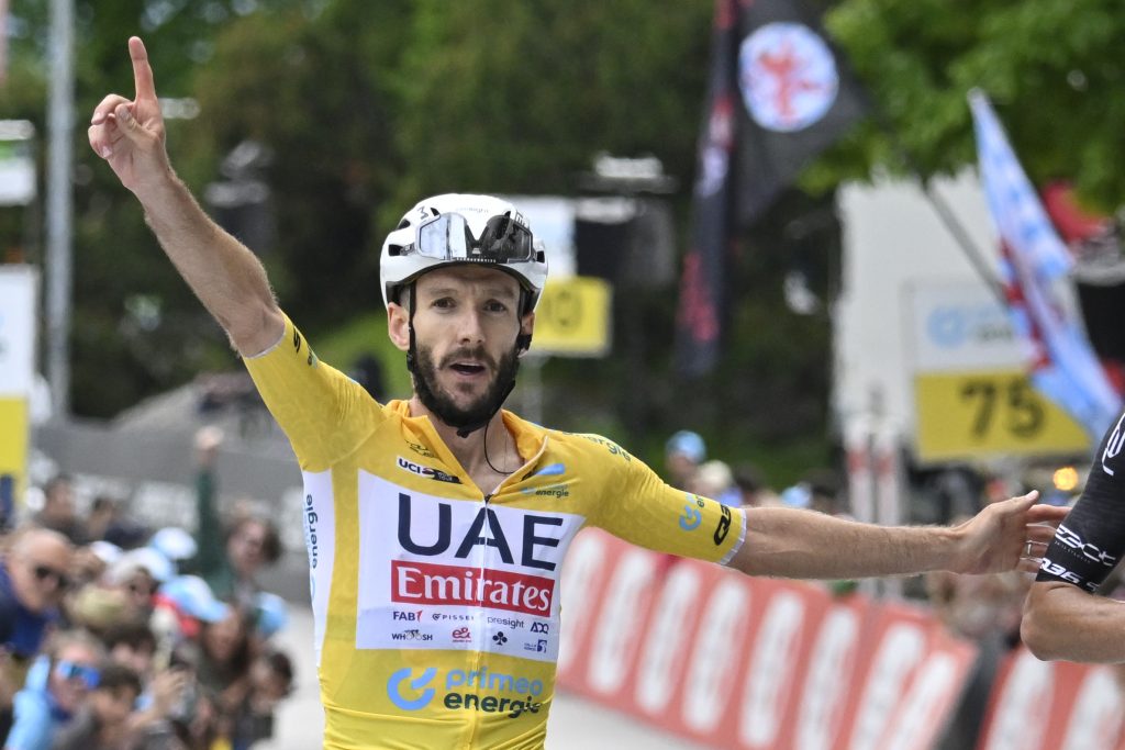 Brite Adam Yates Gesamtsieger der 87. Tour de Suisse