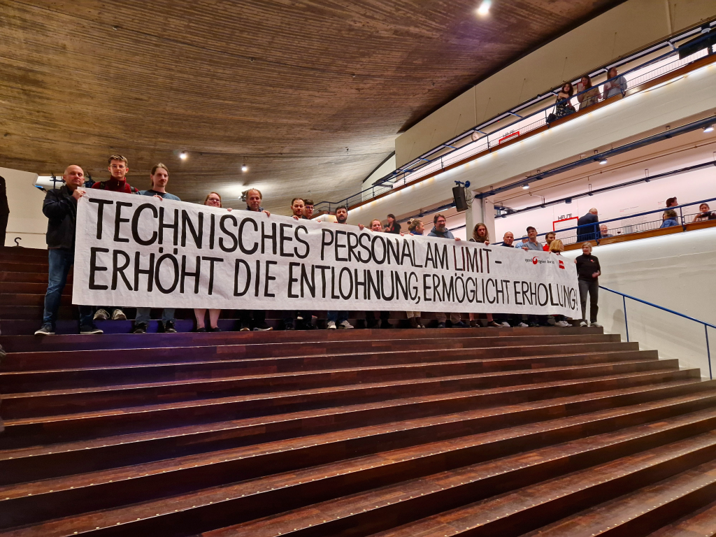 Für bessere Arbeitsbedingungen: Protestaktion am Theater Basel