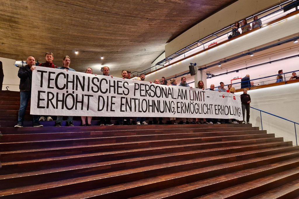 Für bessere Arbeitsbedingungen: Protestaktion am Theater Basel