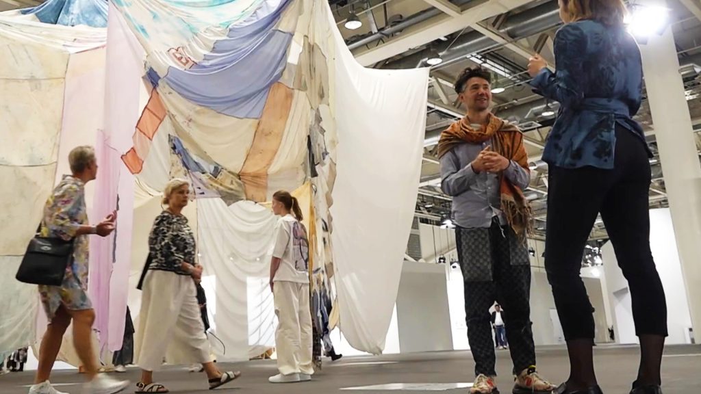 Zwei Schweizer füllen den grenzenlosen Art-Raum auf ganz unterschiedliche Weise