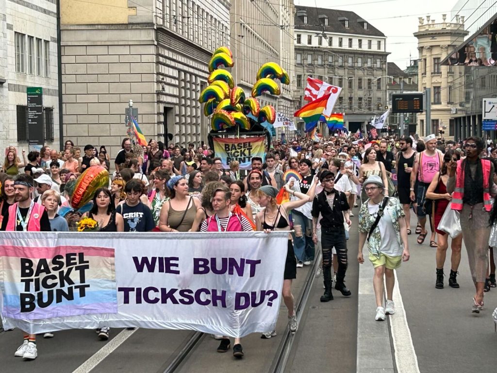 Zweiter Basler Pride Walk mit über 2000 Personen