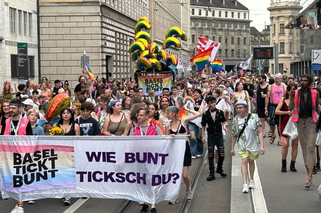 Zweiter Basler Pride Walk mit über 2000 Personen