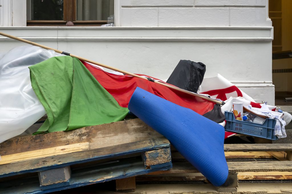 Uni Basel behält sich Massnahmen gegen Besetzer vor