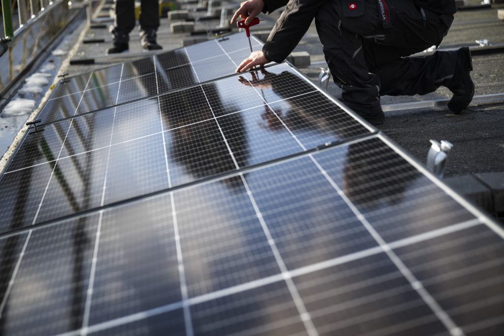 Solaroffensive der Regierung spaltet die Politik