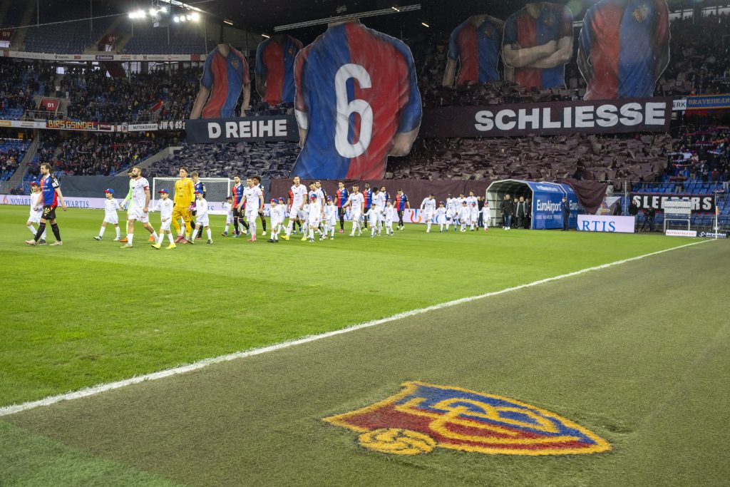 FC Basel erhält Geld aus dem Swisslos-Sportfonds für die Sanierung des Rasens
