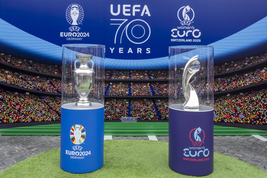 UEFA feiert Jubiläum in Basel und bringt die EURO-Pokale mit