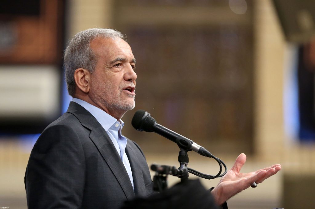 Iran: Peseschkian als Präsident vereidigt